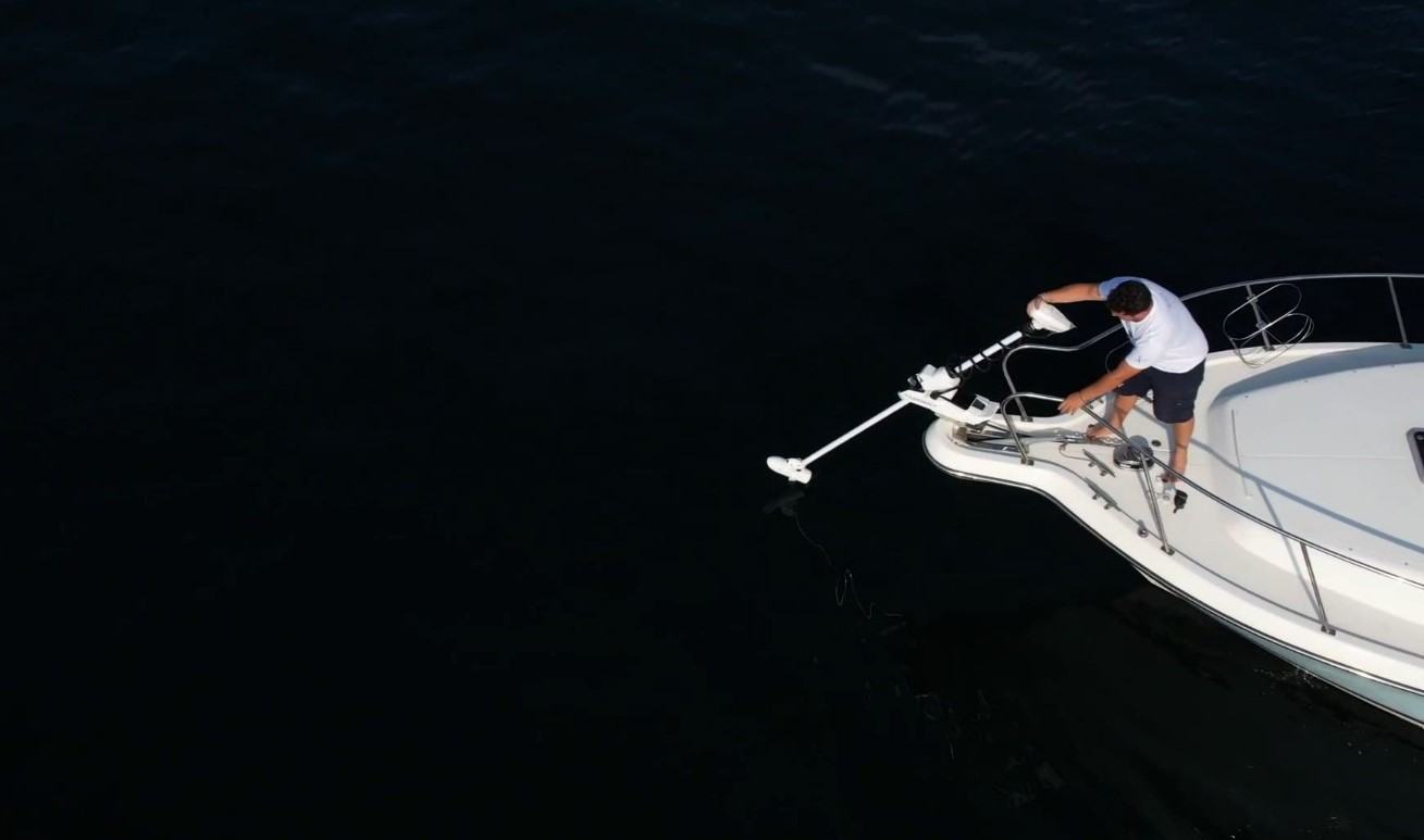 Skipper preparing the boat for departure